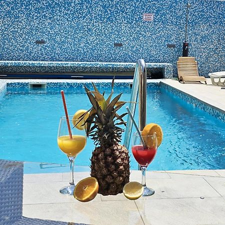 The Golden Grotto Apartments Novalja Bagian luar foto