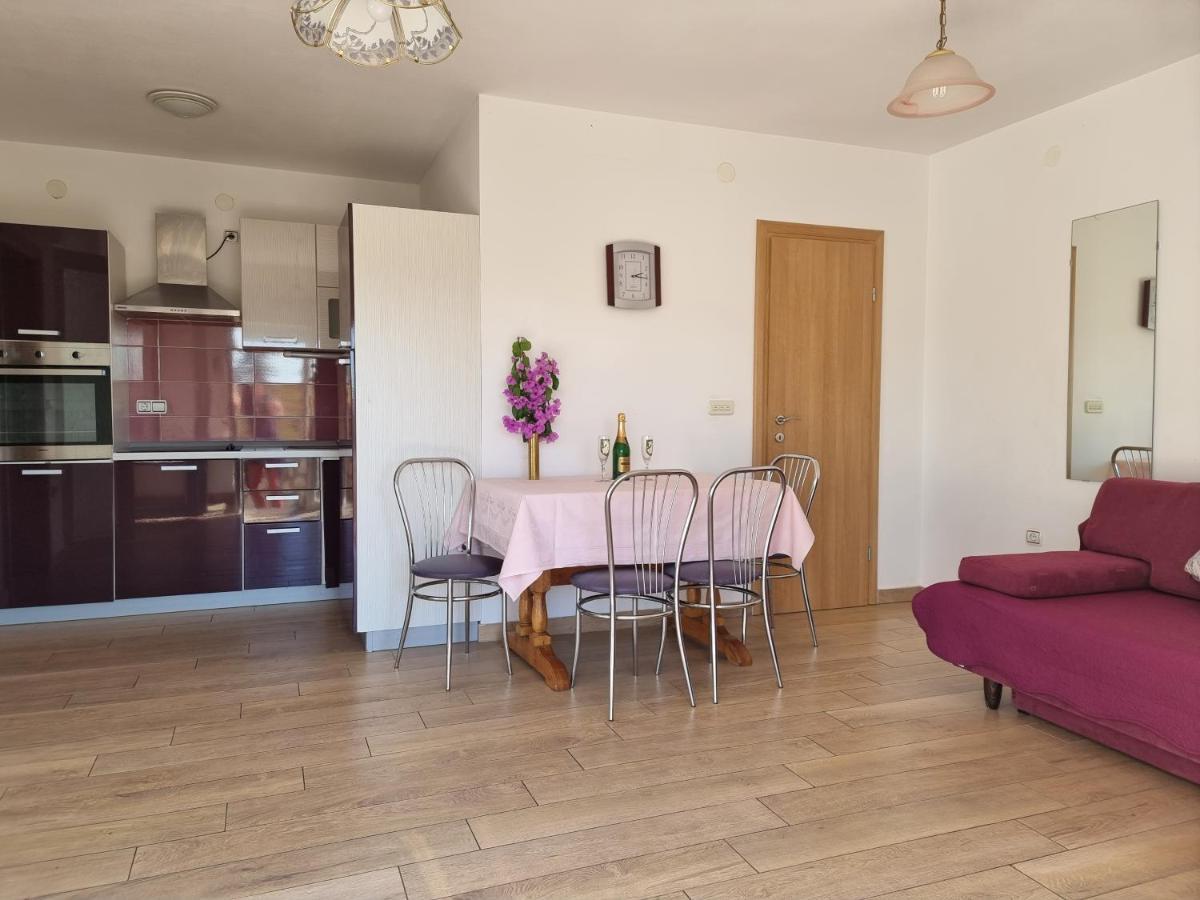 The Golden Grotto Apartments Novalja Bagian luar foto