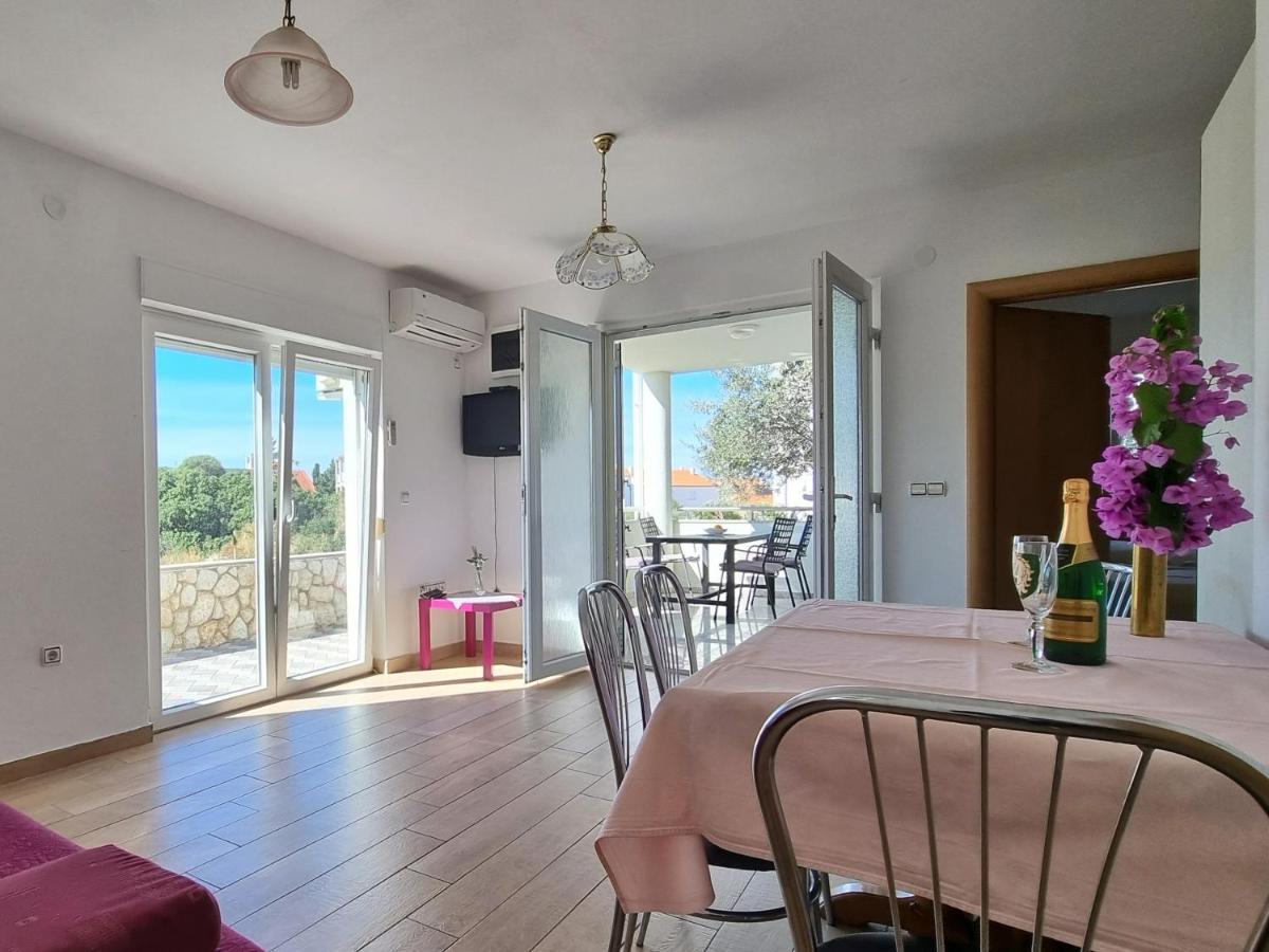 The Golden Grotto Apartments Novalja Bagian luar foto