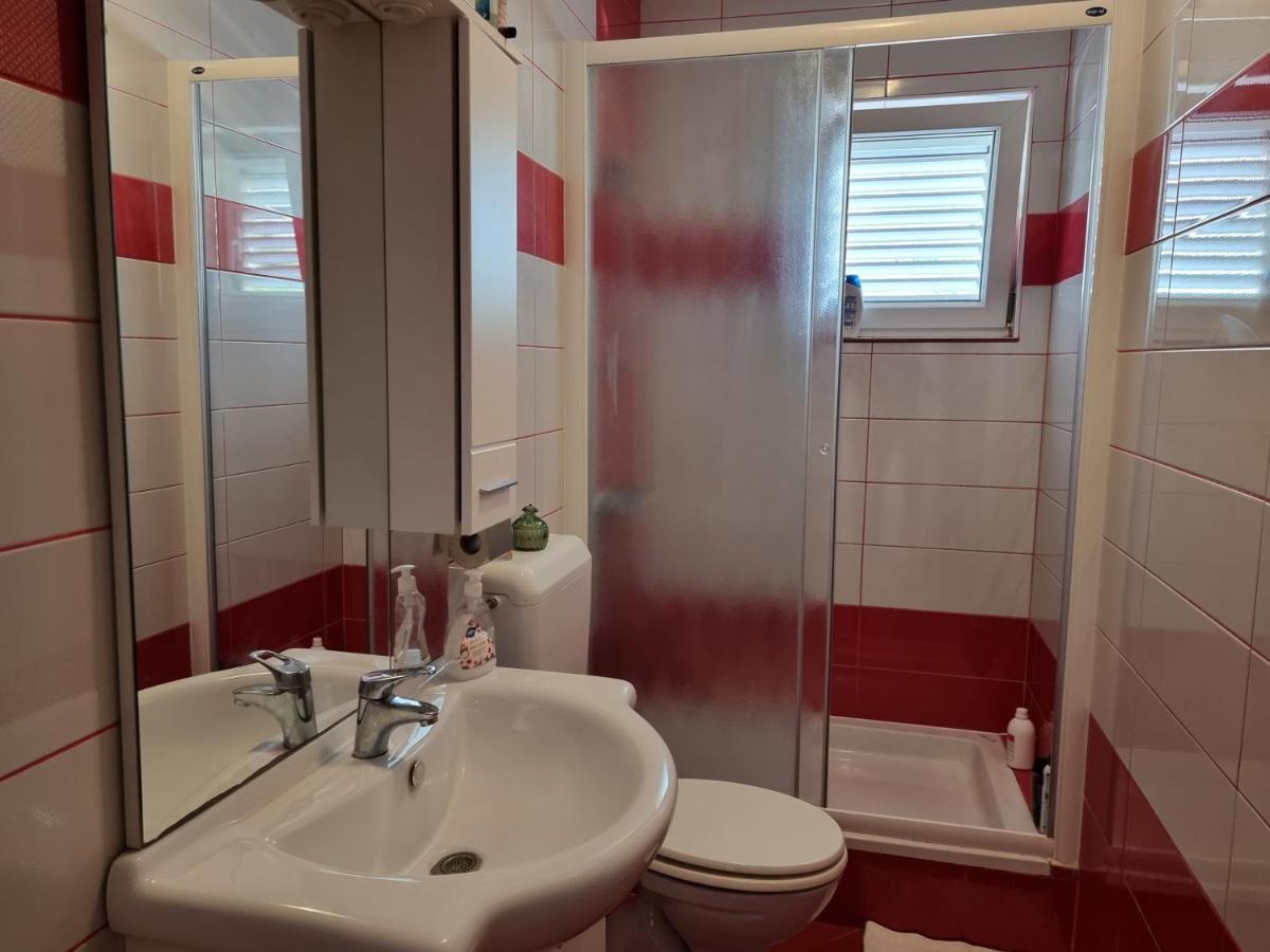 The Golden Grotto Apartments Novalja Bagian luar foto