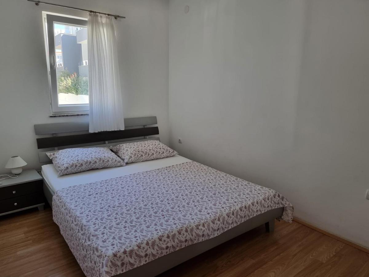 The Golden Grotto Apartments Novalja Bagian luar foto