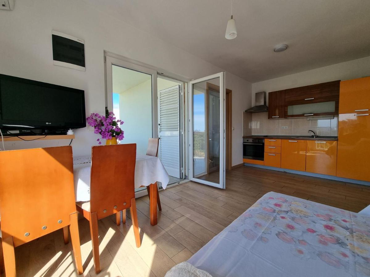 The Golden Grotto Apartments Novalja Bagian luar foto