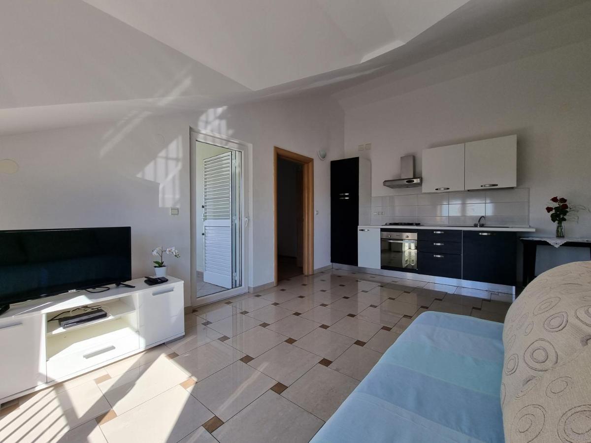 The Golden Grotto Apartments Novalja Bagian luar foto