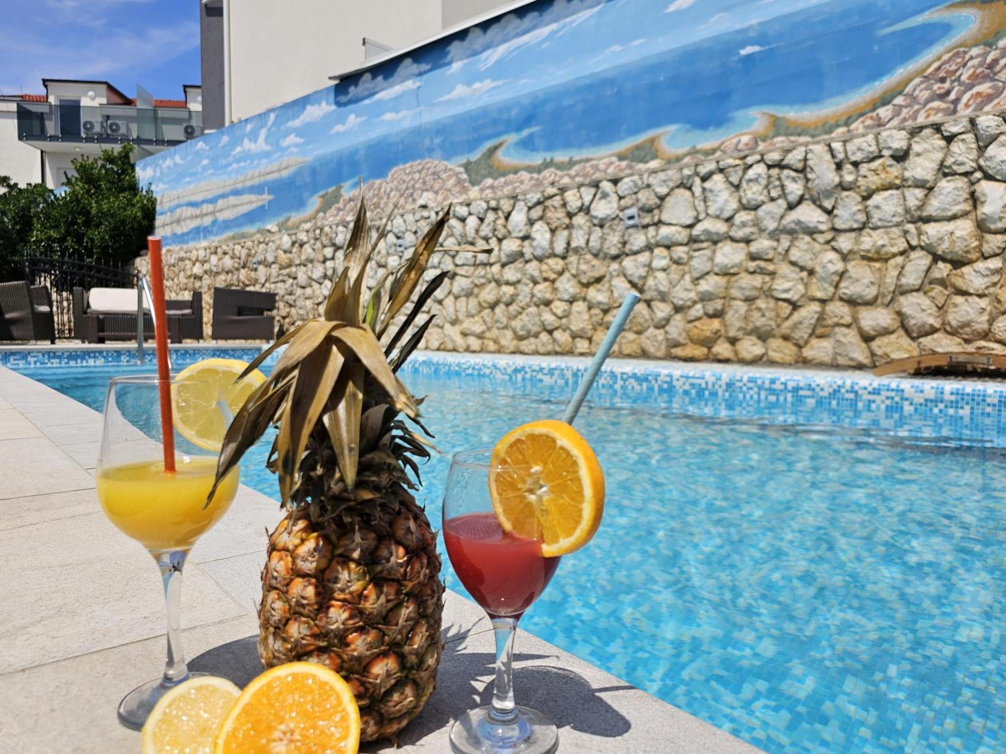 The Golden Grotto Apartments Novalja Bagian luar foto