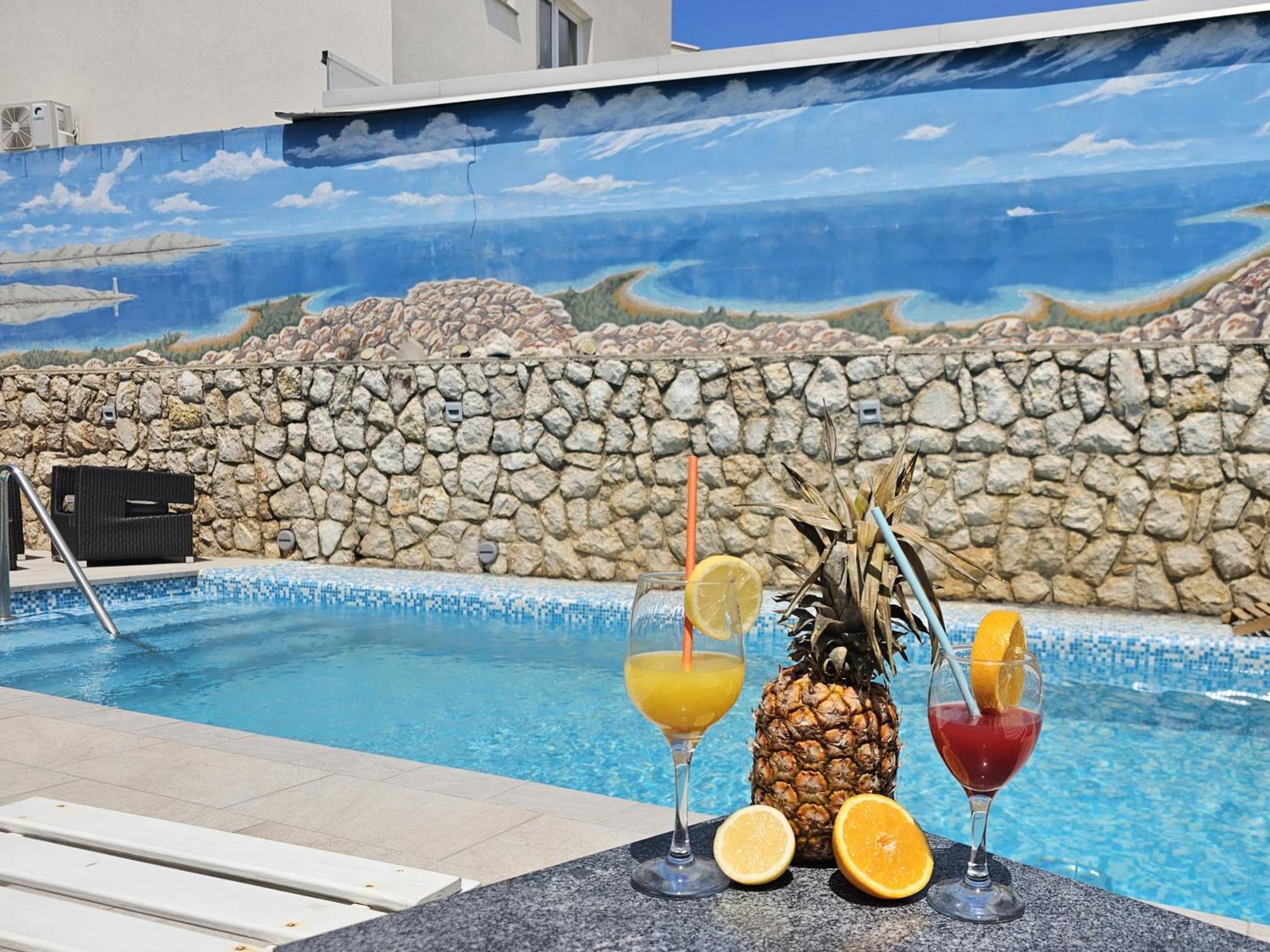 The Golden Grotto Apartments Novalja Bagian luar foto