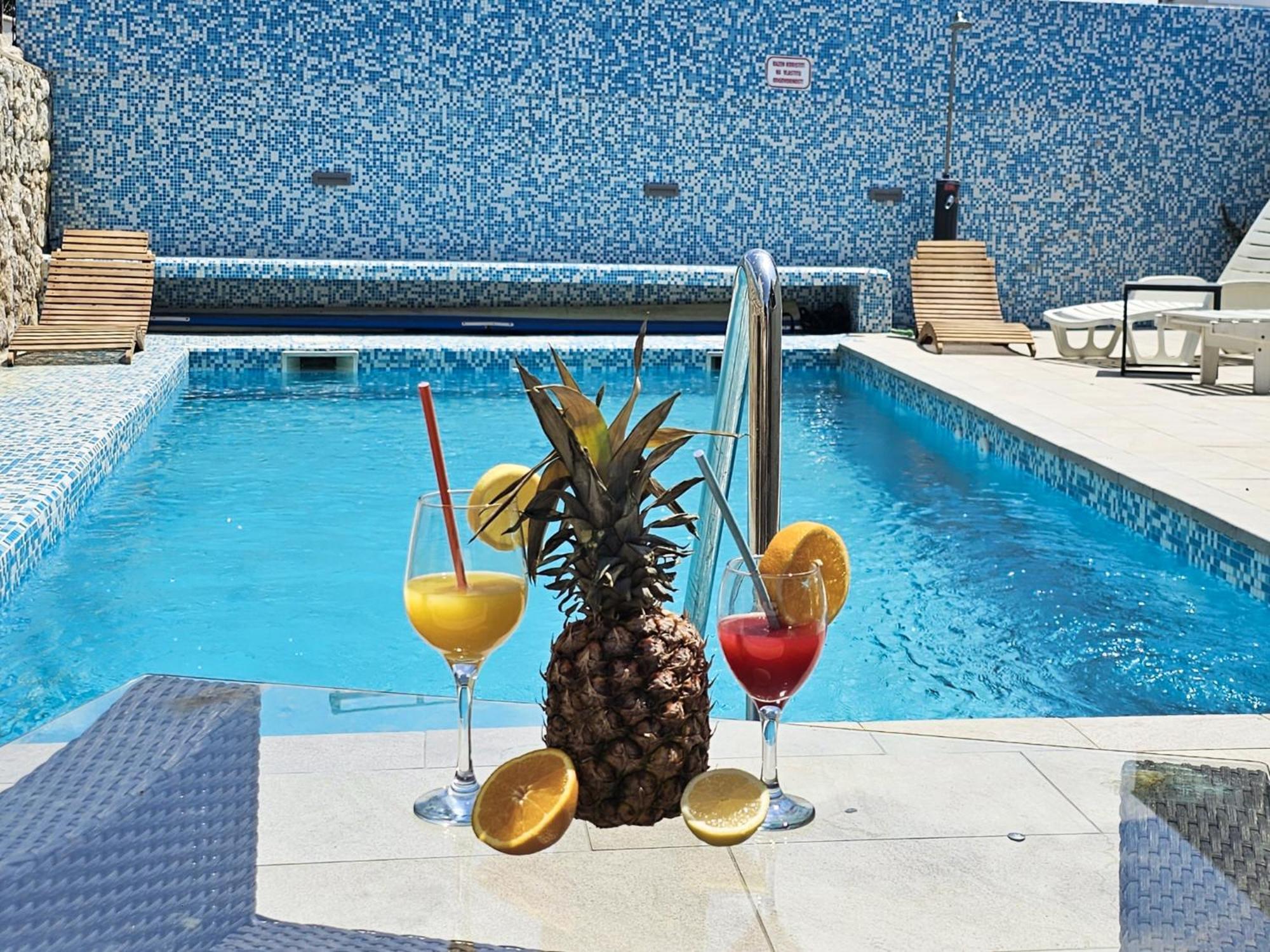The Golden Grotto Apartments Novalja Bagian luar foto
