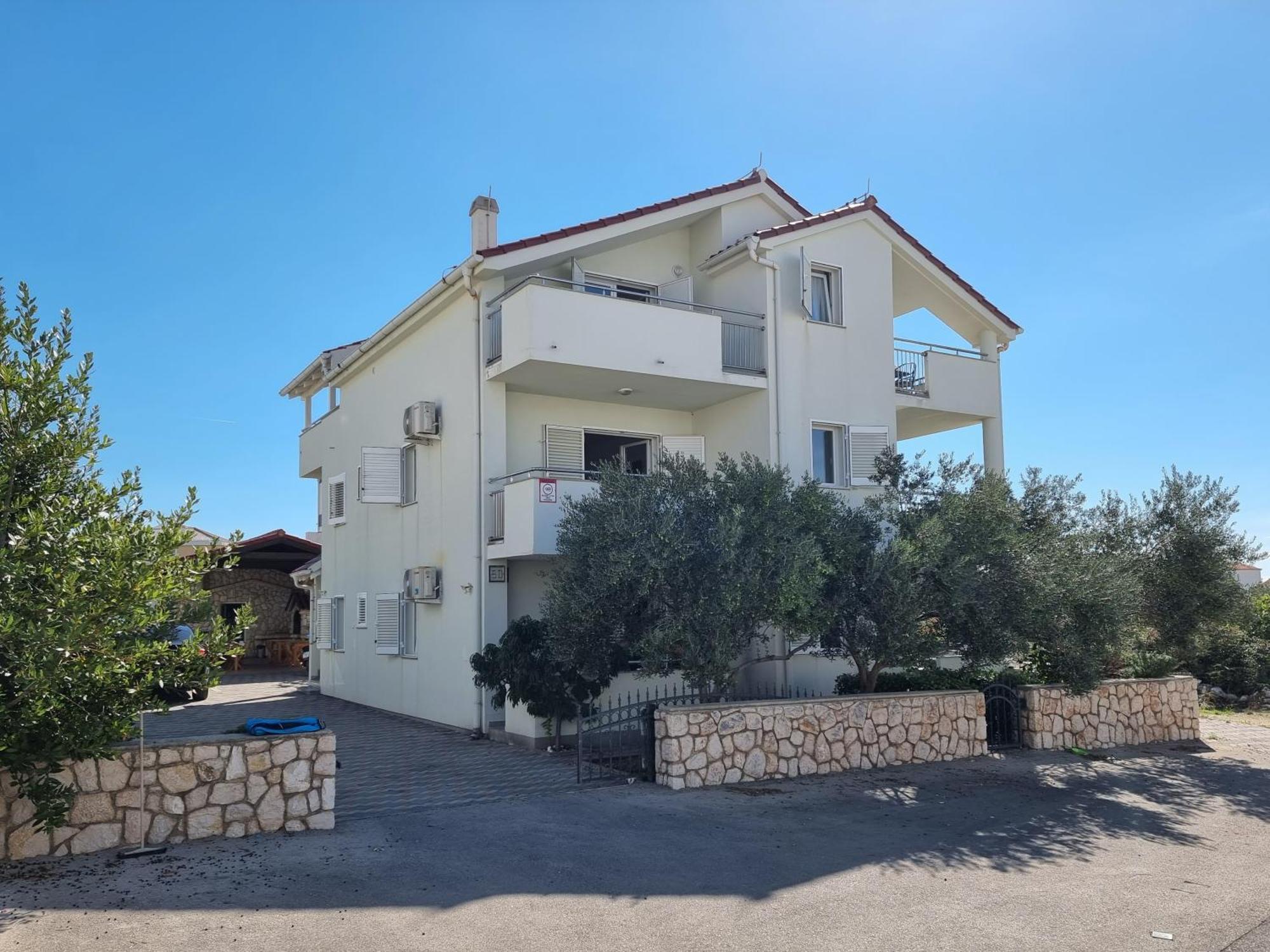 The Golden Grotto Apartments Novalja Bagian luar foto